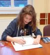 Artur Łeska na zajęciach koła plastycznego